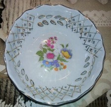 Coupelle En Porcelaine Ajouré Décor De Fleurs Et Doré