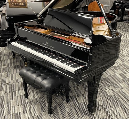 Steinway grand piano - o, 5'10"