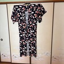 Kimono noir à motif floral