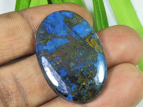 Cabochon ovale shattuckite