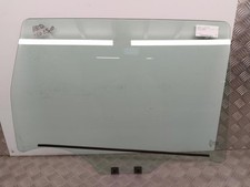 Vitre arriere droit DACIA