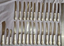 CARL MERTENS SOLINGEN Ménagère de 27 couteaux Rococo métal argenté & lames inox