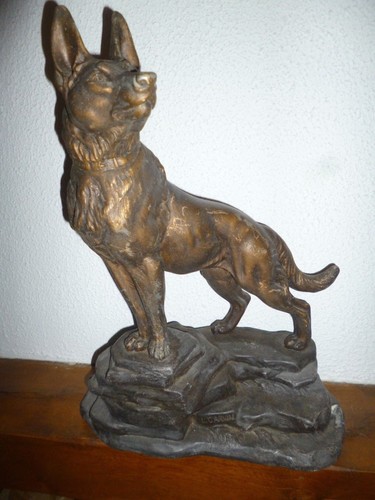 Statuette régule signée - en,