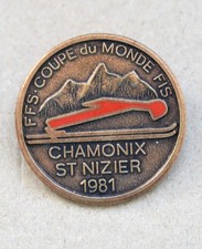 Insigne, broche de ski FFS " Coupe du monde F.I.S à Chamonix St Nizier ", 1981