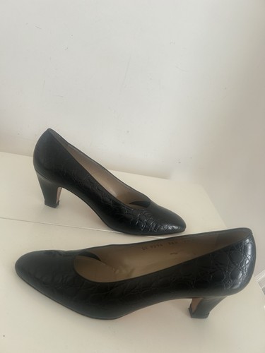Salvatore ferragamo - salvatore, ￼
