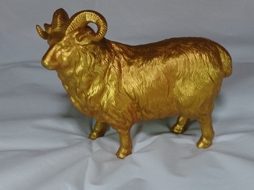 Ornement mouton doré en - de,