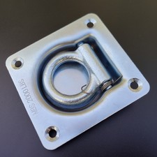 Attache d'ancrage au sol pour