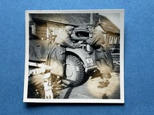 Photo, N.E.A. 23, service à