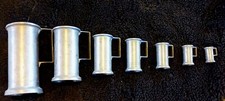 Rare série complète de pots à mesurer en étain poinçonné – 7 pièces