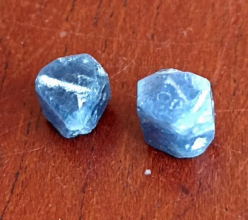 Saphir bleu brut - lot, 2