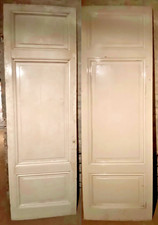 Deux portes de placard à trois panneaux moulurés en sapin massif  fin XIXe