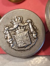 Bouton ancien de livrée XIXe, blason couronné noble, métal argenté