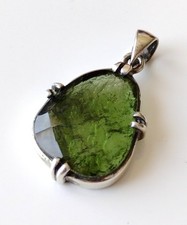 Pendentif en Moldavite