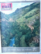 6-LA VIE DU RAIL N°781 DU 22 JANVIER 1961 UN TRAIN DANS UN VOLCAN