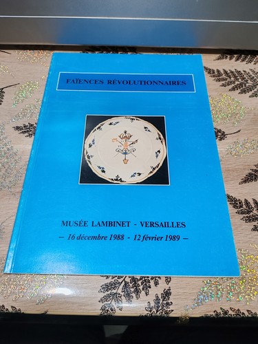 Jolis rare livre faiences - livre,