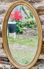 Miroir ovale en bois sculpté