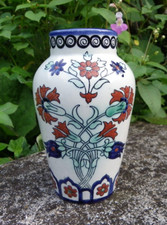 VASE EN FAÏENCE - MANUFACTURE IMPÉRIALE ET ROYALE DE NIMY DÉCOR IZNIK - 15,5 cm