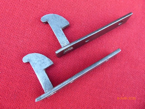 Lot ancien mentonnet en fer - ,
