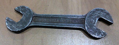 Ancienne cle plate hirondelle - cle,