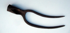 Fourche forte à fagot à dents cintrées Ancien outil forgé exploitation du bois