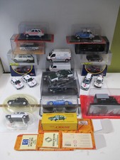 LOT DE 28 Vehicules de POLICE RENAULT PEUGEOT CITROEN SIMCA FORD au 1/43