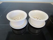 lot de 2 anciens moules à fromage/ faisselles  & coupelles en céramique blanche