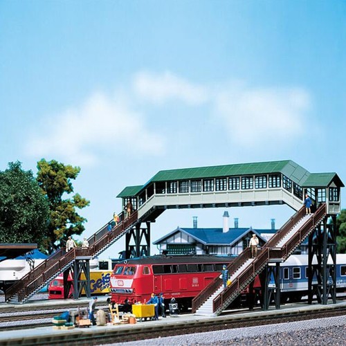 Passerelle couverte pour