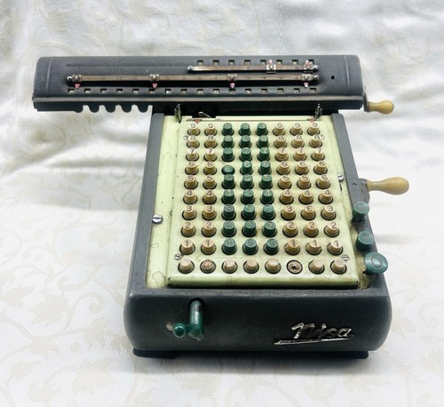 Ancienne machine calculer - machine, a