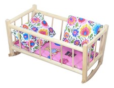Berceau rétro bois poupée – lit poupée + linge motif folklorique
