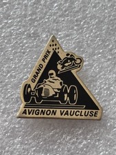 pin's Auto moto Grand Prix GP Drapeau Damier Course Avignon Vaucluse Circuit