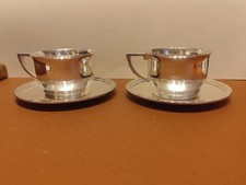 2 tasses avec leur soucoupe en