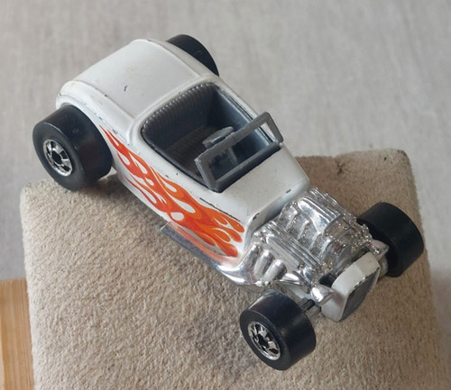 Ancienne petite voiture