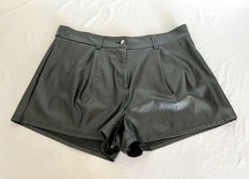 short T48 à pinces taille haute faux cuir noir zip et bouton 816!