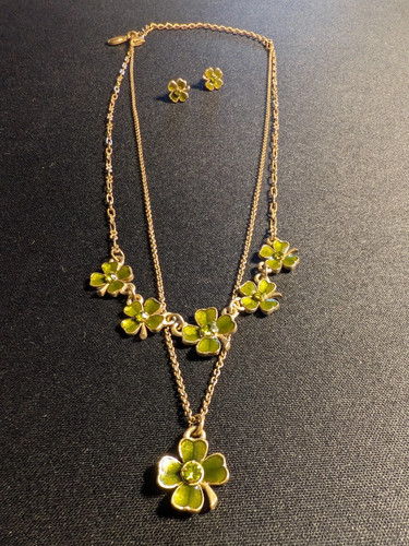 Collier boucles oreilles - et, d'oreilles