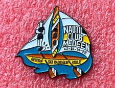 T28 Pins NAUTIC CLUB MEDEEN Aviron Ski Nautique Voile Marseille vintage pinback