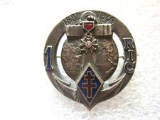 ANCIEN INSIGNE EMAIL INFANTERIE COLONIALE LE 1° RIC ARTHUS BERTRAND PARIS
