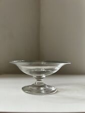 Petite coupelle sur piédouche