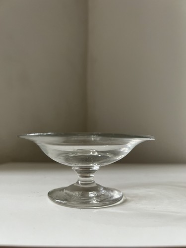 Petite coupelle sur piédouche