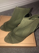 Talons bout découpé vert Asos taille 7