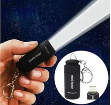 ? Mini Lampe de Poche  USB Porte-Clés – Compacte, Puissante