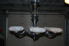ART DECO ART NOUVEAU LUSTRE 6 BRANCHES EN ACIER CHROME 6 COUPELLES OPALINE 