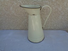 ancien Broc à eau en tôle