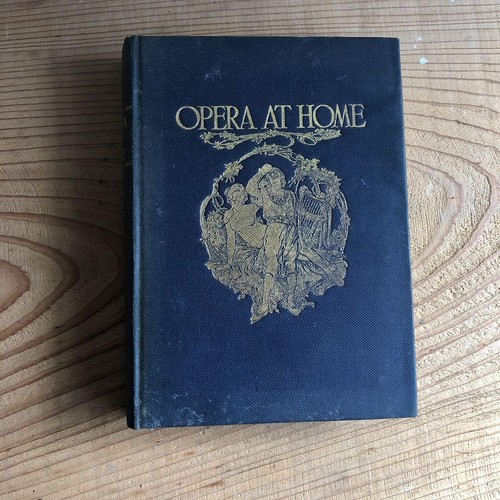 Opéra maison livre - à,