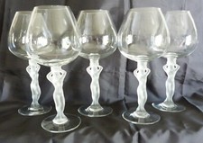 CRISTALLERIE DE BAYEL SUITE DE 5 VERRES A VIN PIED CORPS DE FEMMES