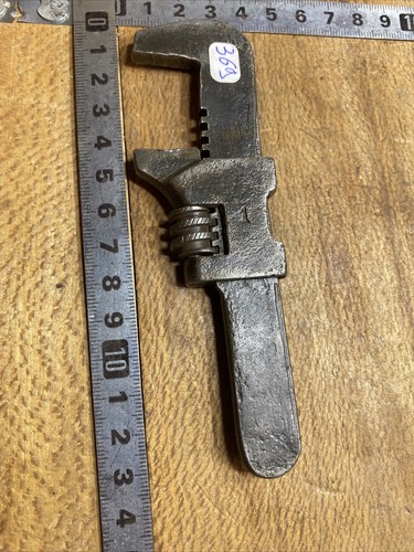 369 old tool outil - tool,