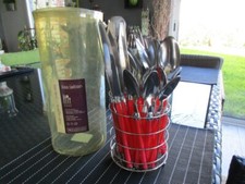 Ménagère comme neuve 24 piéces lise d'alban ds boîte+support