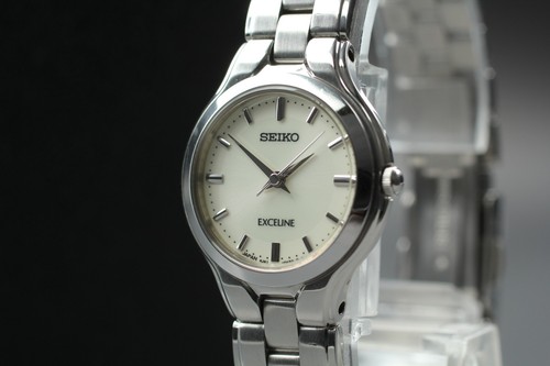 Montre ronde pour - , 2006