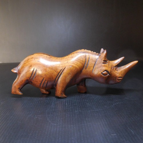Sculpture statue rhinocéros