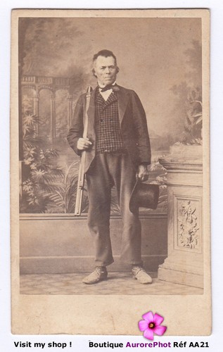 Chasseur pose avec - pose,