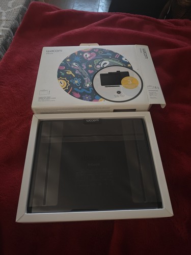 Sealed wacom intuos - open, box)